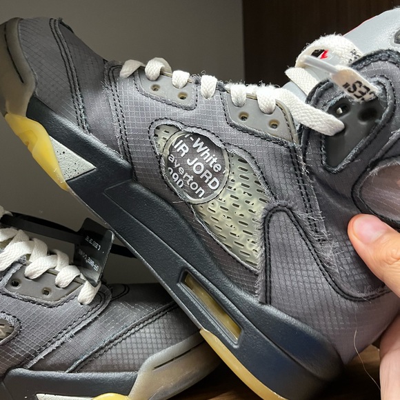 Off-white X Jordan 5 ‘muslin’ main image 10